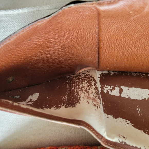 Flaw - Louis Vuitton Wallet - Elise - Picture 2 of 5